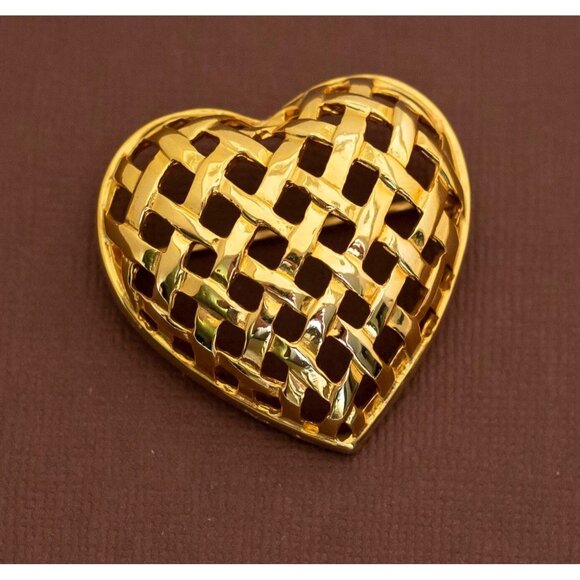 Vintage Crisscross Heart Gold Tone Brooch - U20 - Picture 1 of 2